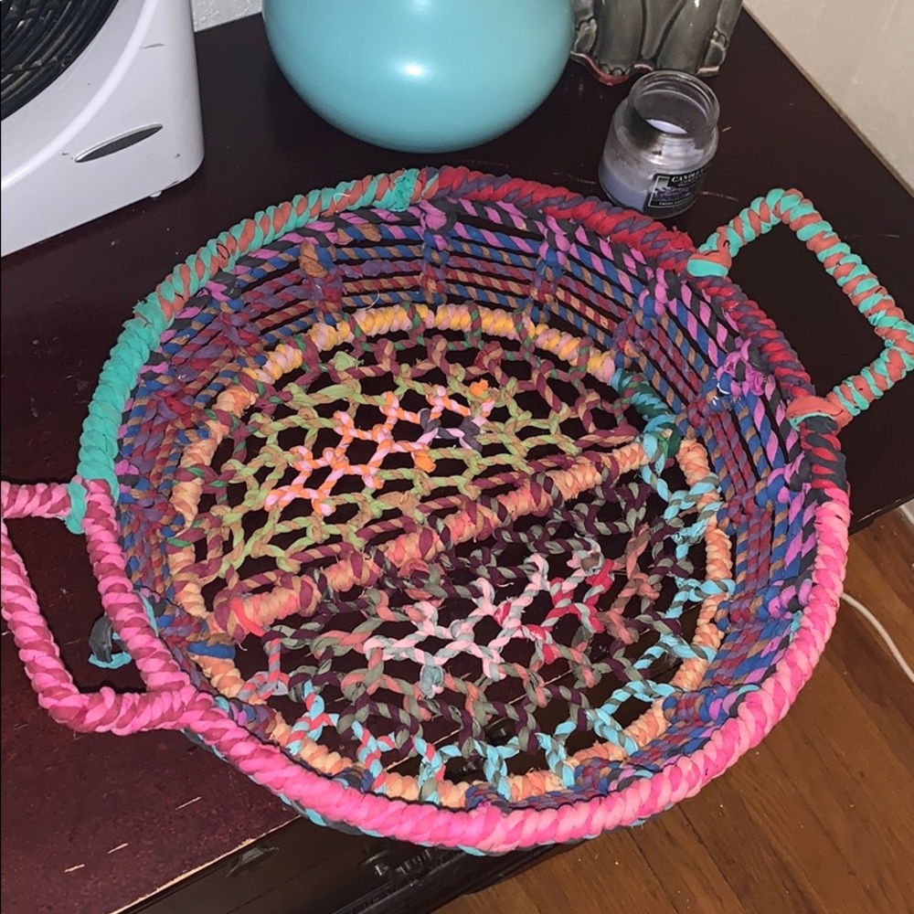 Multi-Colored basket - Picture 2 of 2